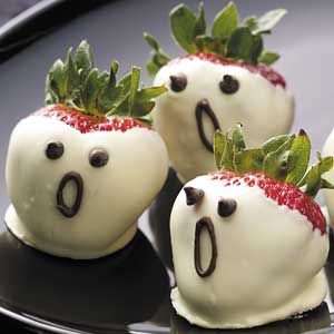 Strawberry ghosts for a sweet Halloween treat